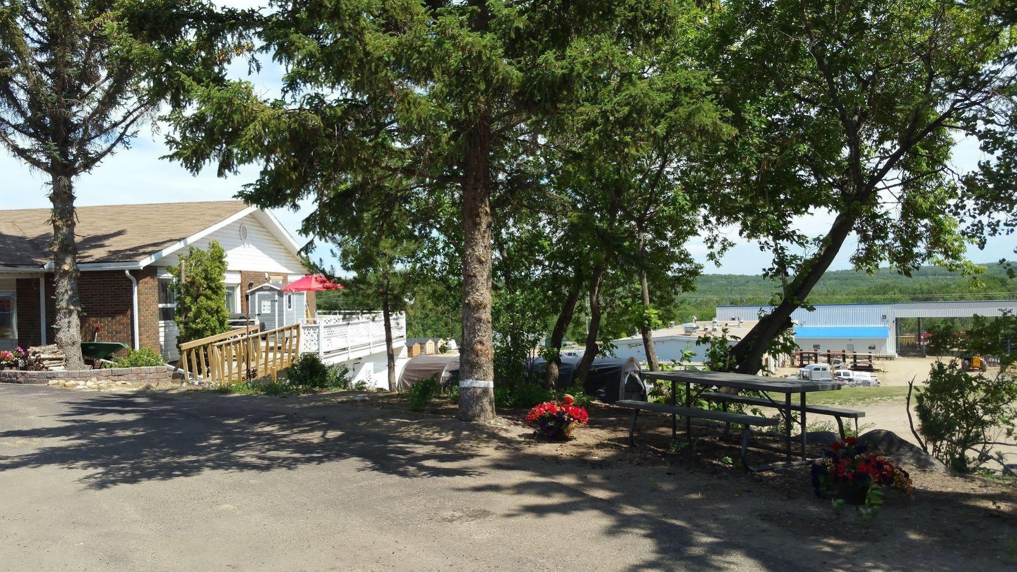 Athabasca Lodge Motel מראה חיצוני תמונה